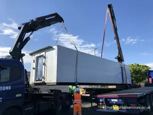 2020 Portfolio Dual lift of a 14 tonne freezer unit