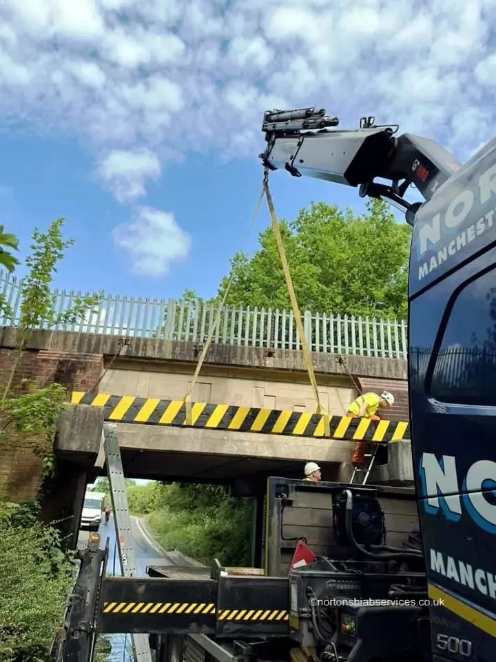 Nortons hiab working under a restricted height on a city site
