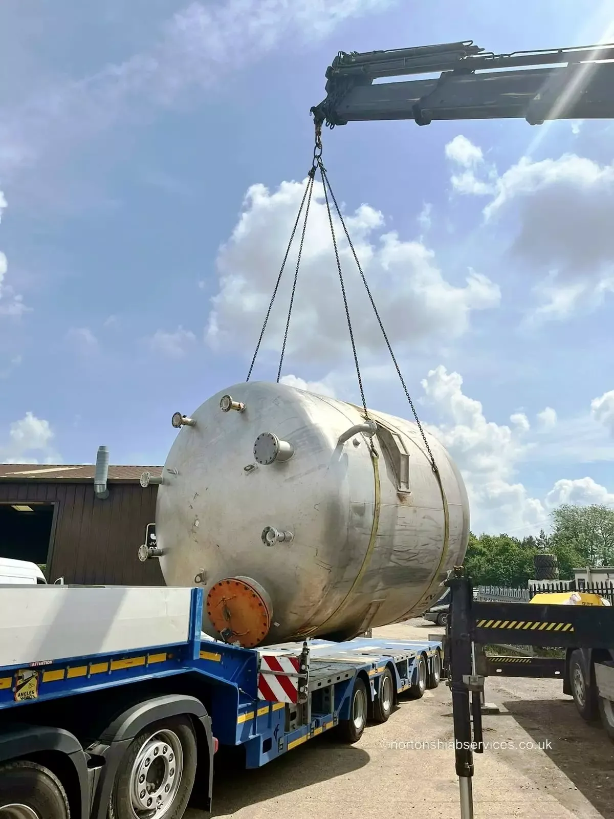 Cylindrical tank carried on a Nortons low trailer