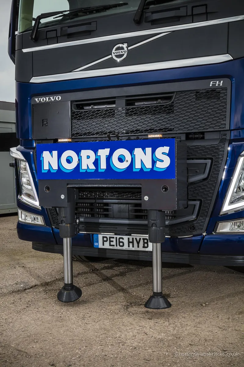Nortons Volvo 622 hiab lifting a portable cabin into position